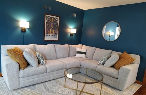Morgantown House | Cozy classic home near WVU & Downtown, Free coffee