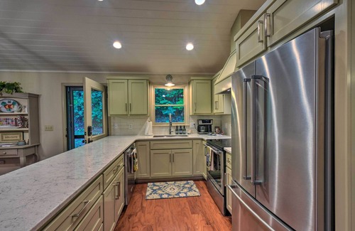 Clayton Cabin | Cozy Clayton Cabin w/Deck & Mountain Views!