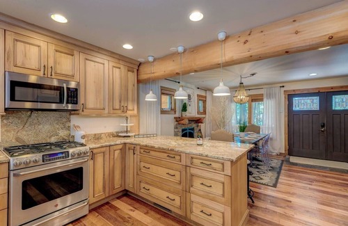 Cle Elum House | Cozy Cle Elum Cabin Hike Lake Hot Tub Steps to Speelyi Beach & Trails