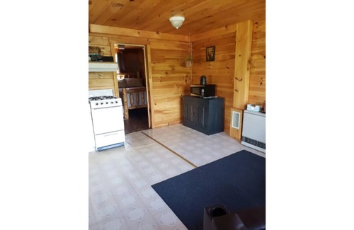 Northeast Somerset House | Cozy, clean 2-bedroom cabin on Moose River