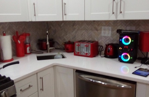 Canarsie House | Cozy clean quiet livingroom for three in brilliant brooklyn NY with WiFi, AC