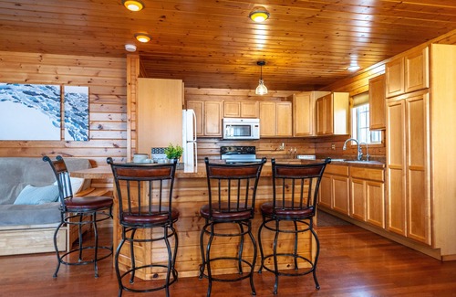 Annandale Cabin | Cozy Clean Waterfront Cabin on Sugar Lake - Ice Fishing, Ski/Snowboard Nearby