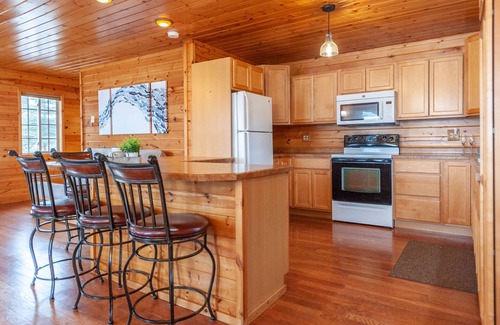 Annandale Cabin | Cozy Clean Waterfront Cabin on Sugar Lake - Ice Fishing, Ski/Snowboard Nearby