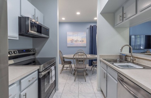 Clearwater Condo | Cozy Clearwater Getaway Steps to Year-Round Heated Pool