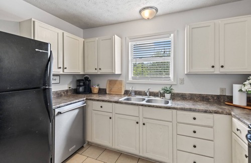 Auburn Apartment | Cozy & Close to Campus!