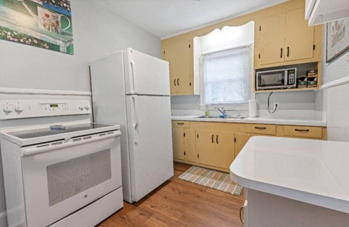 Charleston House | Cozy Coastal Cottage~4br/2ba James Island Home