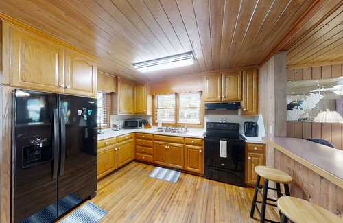 Murrells Inlet House | Cozy coastal home with a porch, washer/dryer, and central AC - prime location