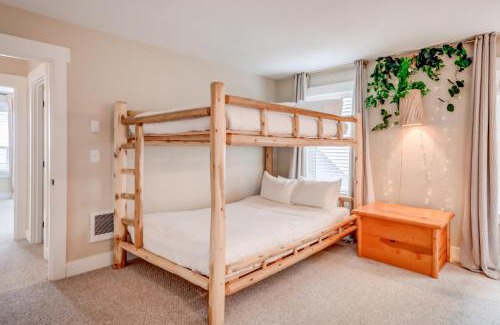 Lincoln City House | Cozy coastal retreat w/ocean and forest views