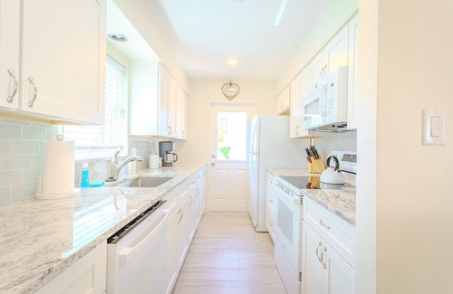 Siesta Key House | Cozy Coastal Siesta Key Villa 2BR Cottage w/Pool Access