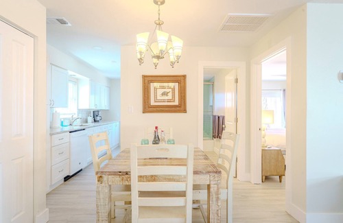 Siesta Key House | Cozy Coastal Siesta Key Villa 2BR Cottage w/Pool Access