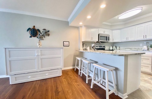 Thomas Drive Condo | Cozy Coastal Gulf Front Condo Free Chairs! PW 309