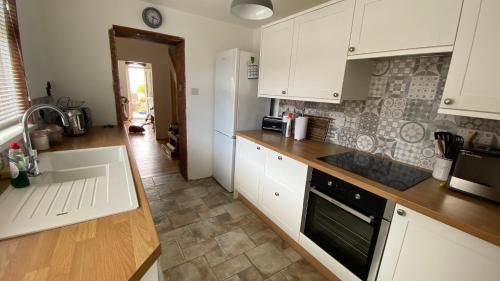 East Cowes House | Cozy coastguard cottage with sea views