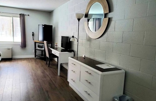 Wiarton Apartment | Cozy Comfort Double Room 05– Peninsula Motel, Minutes from Wiarton Waterfront