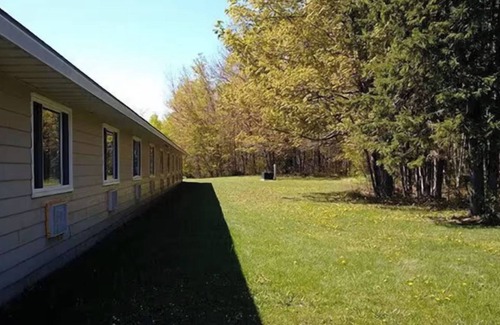 Wiarton Apartment | Cozy Comfort Double Room 05– Peninsula Motel, Minutes from Wiarton Waterfront