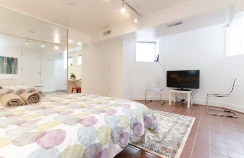 Truxton Circle Apartment | Cozy & Comfortable Apartment! Parking, WiFi, and 50% monthly discount!