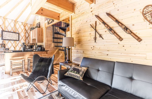 Pigeon Forge Cabin | Cozy Comforts 1br Huge Deck Hot Tub & Gas Grill - Next to Dollywood!