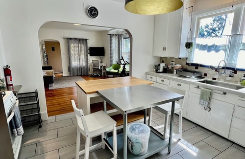 Santa Clara House | Cozy & Comfy Minutes to Levi’s, SCU, Tech Co. & SJC