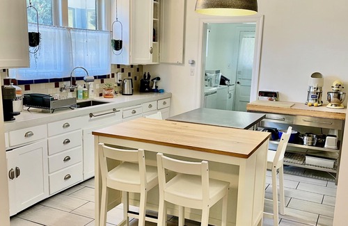 Santa Clara House | Cozy & Comfy Minutes to Levi’s, SCU, Tech Co. & SJC