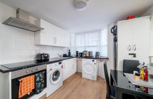Wood Green Apartment | Cozy & comfy Woodgreen Station Apartment 2BR 2mins to Metro 20mins to Central London