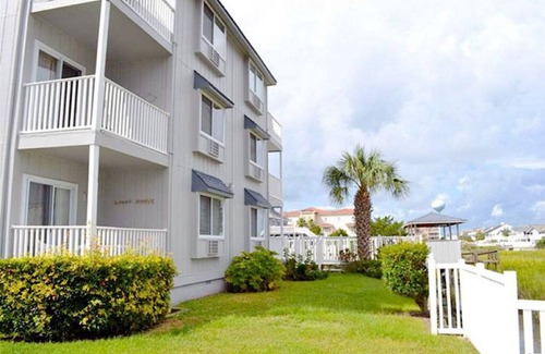 North Myrtle Beach Condo | Cozy Condo at the point of Cherry Grove Beach