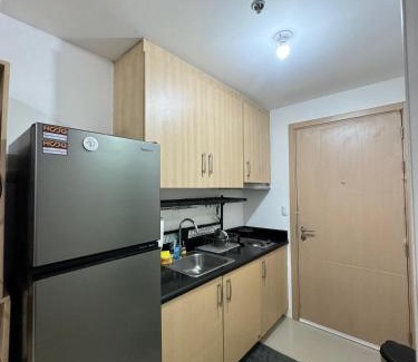Barangka Ilaya Apartment | Cozy condo by the MRT & Light Mall experience comfort and convenience