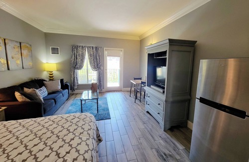 Lake Las Vegas Condo | Cozy condo in fabulous Lake Las Vegas with 2 pools and a hot tub!