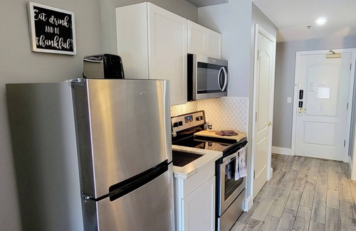 Lake Las Vegas Condo | Cozy condo in fabulous Lake Las Vegas with 2 pools and a hot tub!