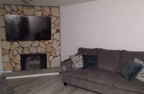 Bedford Condo | Cozy Condo in Serene Neighborhood