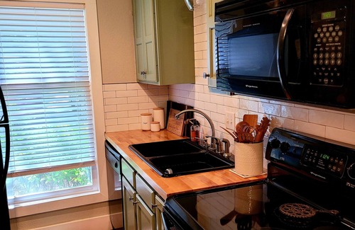 Sapphire Condo | Cozy condo located in Sapphire with access to full amenities