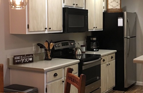 Woodlands Village Condo | Cozy Condo near NAU!