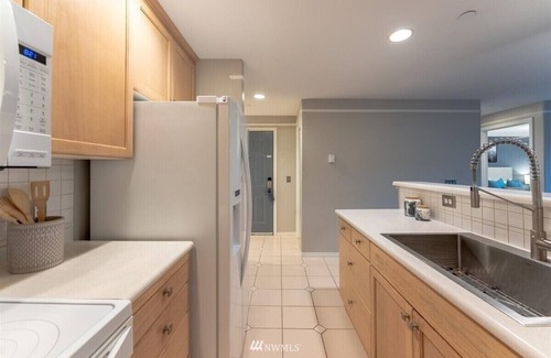 Tukwila Condo | Cozy condo near Seattle airport and shopping