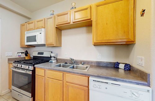 Taos Ski Valley Apartment | Cozy condo near ski lift, trails and outdoor activities