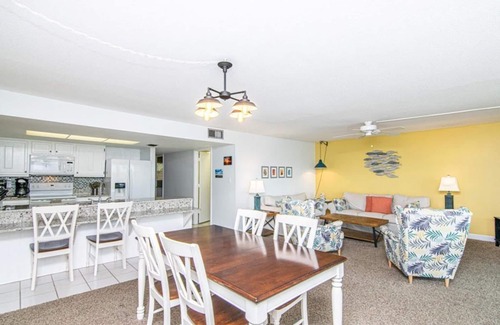 Indian Shores Condo | Cozy Condo on the Beach