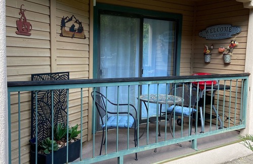 Ruidoso Condo | Cozy Condo: One bedroom condo w/indoor fireplace
