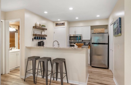 Petoskey Condo | Cozy Condo on Round Lake in Petoskey
