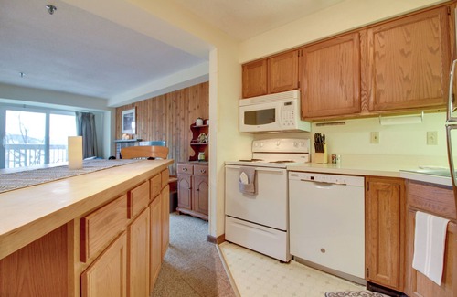 Killington Condo | Cozy Condo w/Community Pool, Walk to Slopes!