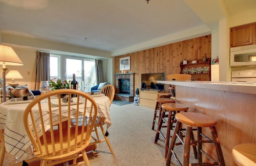 Killington Condo | Cozy Condo w/Community Pool, Walk to Slopes!
