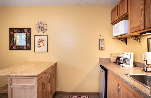 Bigfork Condo | Cozy condo w/great location by Flathead Lake - Cozy Marina Cay Getaway