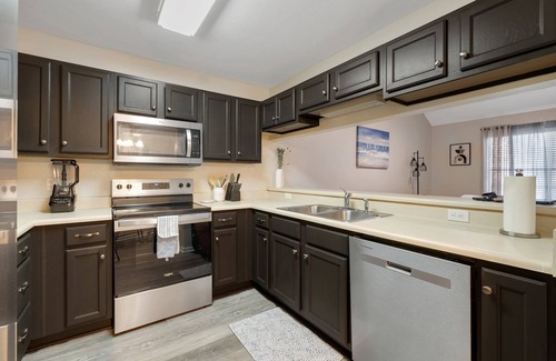 Tallahassee Apartment | Cozy Condo w/On Suite Private Bath | Pool | Gym