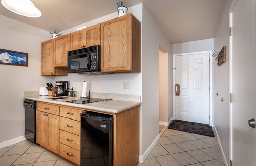 Bigfork Condo | Cozy condo w/stunning waterfront views & private balcony - Waterfront Studio with Great Views
