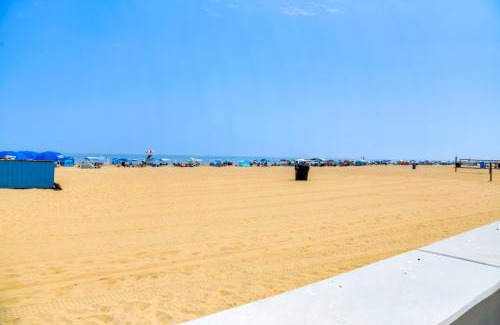 Ocean City Apartment | Cozy Condo - Walk to Ocean City Boardwalk and Beach!