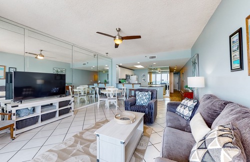 Destin Condo | Cozy condo with Gulf-front balcony & great views - near shops & dining