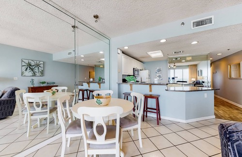 Destin Condo | Cozy condo with Gulf-front balcony & great views - near shops & dining