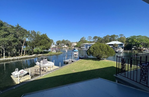Springs at Kings Bay Condo | Cozy Condo with Private Boat Dock