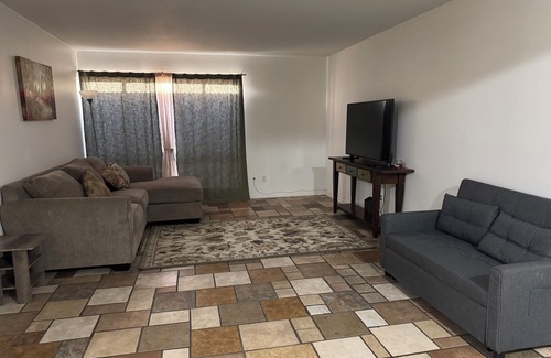 Alhambra Condo | Cozy Condo with WiFi in fabulous Phoenix. Location near Glendale and light rail!