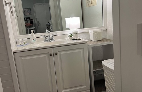 Whitfield Hotel | Cozy condotel with King Bed, WiFi, great pool, fitness room and much more!