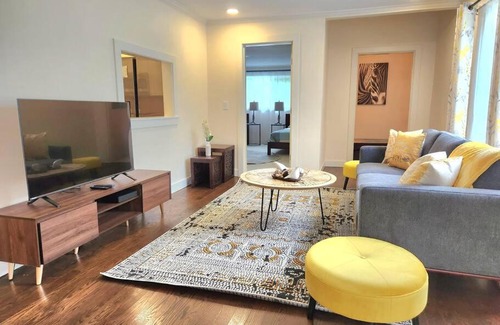 Mann Apartment | Cozy contemporary 2BR with Sofa bed in the office