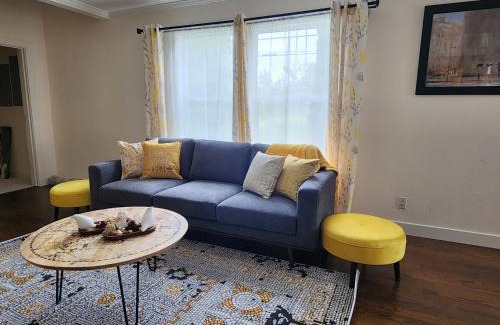 Mann Apartment | Cozy contemporary 2BR with Sofa bed in the office