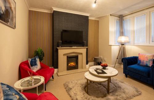 Staple Hill House | Cozy Contractor 5 bedroom 2bath home WIFI Parking SMART TV