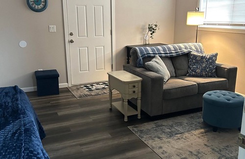 Dallas Apartment | Cozy Convenience, walking distance to nearly everything. Pet-Friendly!